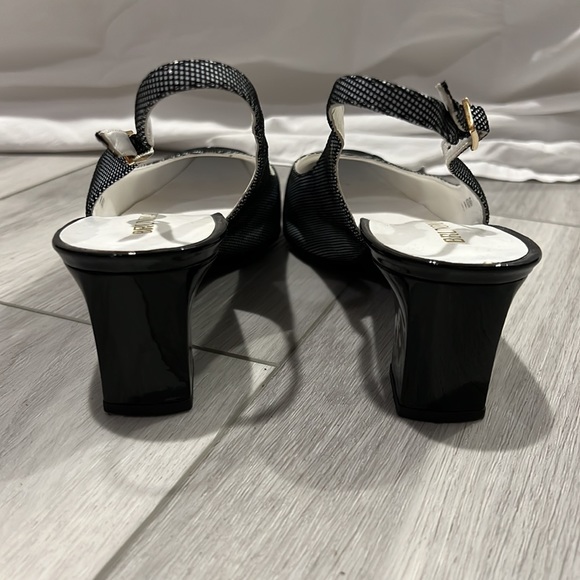 Vintage Bruno Magli Heels. Made in Italy. Excellent condition. Size 9 - Picture 3 of 5